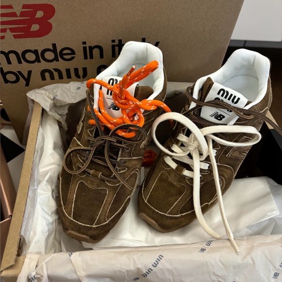 Miu Miu Other - New Balance x Miu Miu 530 Brown Sneakers